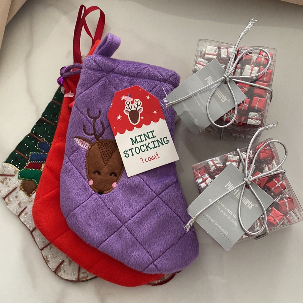 NWT mini Christmas stockings and table gift mini boxes confetti